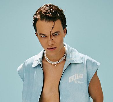 Пісеньки, кліпи та життя без війни: чим займається позашлюбний син Шойгу. ОНОВЛЕНО