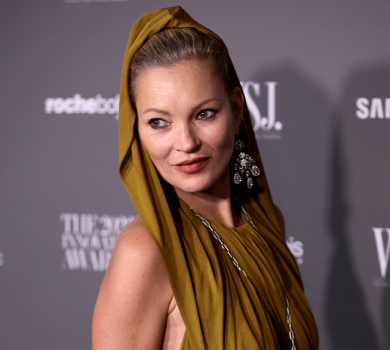 Кейт Мосс посвітила спіднім у провокативній сукні на хіднику премії