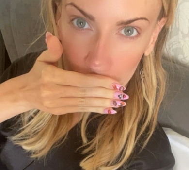 Оце так поласувала: Нікітюк зламала зуба, коли їла раків. ФОТО