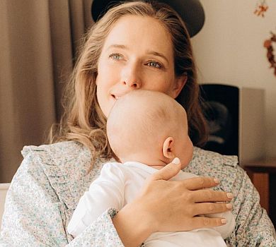 Три місяці багатоканальної любові: Осадча замилувала мережу ніжними фото з молодшим сином