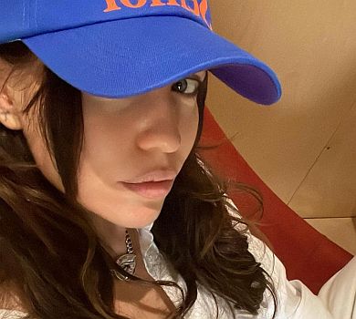 Цілунок із Кацуріним та піца в ліжку: Дорофєєва показала моменти життя у ФОТО