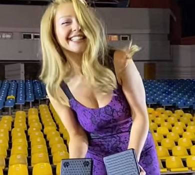 Це боляче: боса Кароль стала на цвяхи. ВІДЕО