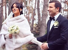 Коновалюк показав хороми і неодягнену дружину. ВІДЕО