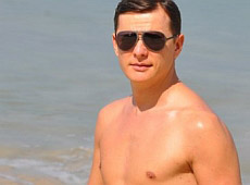 Ляшко світив голим торсом і пестив тайського слона