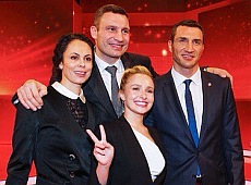 Клички зводили своїх жінок на гала-вечерю у Берліні. ФОТО