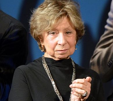 Сиджу та плачу: 84-річну Ахеджакову, яка виступила проти війни, прибрали зі всіх вистав московського театру 