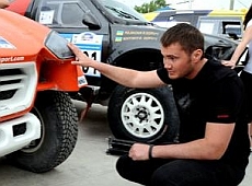 Янукович-молодший підсадив дружину на швидкість