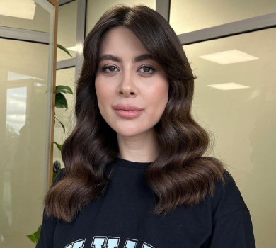 На людях їм мало, сама - обжираюся: Раміна на прикладі старих джинсів здивувала результатом схуднення