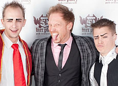 Зірки сходили у колишній туалет на Майдані з голубами