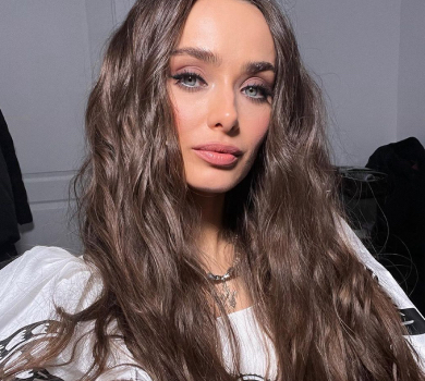 Мішина у Єгипті покружляла в міні та пообіймалася з сином на травичці