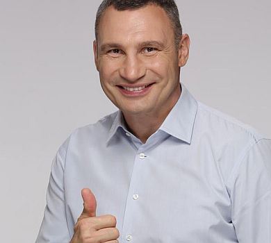 Кличко бачиться з дружиною іноді та не шукає спокус, а сина відправляє до армії