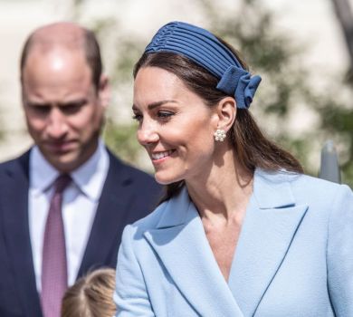 Принц Вільям і Кейт Міддлтон із дітьми вигуляли блакитно-сині луки на Великодню службу 
