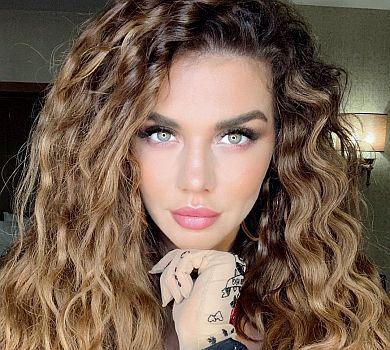 Седокова у спідньому випнула сідниці для гарячого ФОТО з чоловіком