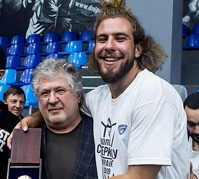 Коломойський поголився та сходив на матч до сина. ФОТО 