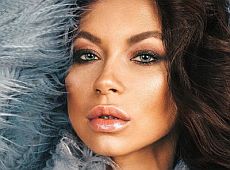 Настанови від Логунової: Жінка на шпильках та в макіяжі – королева 