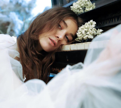 Jerry Hеil показала моторошне падіння у 3-метрову яму і себе у лікарні. ВІДЕО