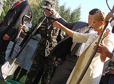 Тимошенко, Ющенко і Яценюк: усі працюють, а вони саджають