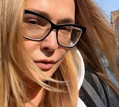 Хоч на душі туга: Сумська без макіяжу пораділа київській весні. ФОТО