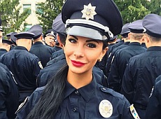 Поліцейська Мілевич живе за рахунок колишніх та не вірить у любов без грошей