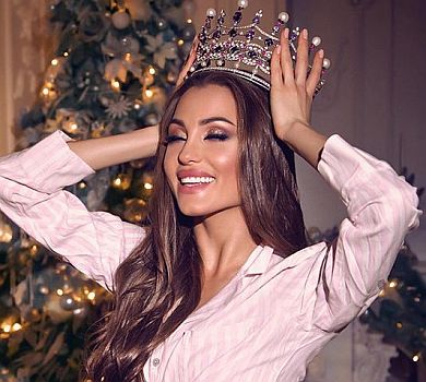 Міс Україна Паша на Балі виставила сідниці в бікіні 