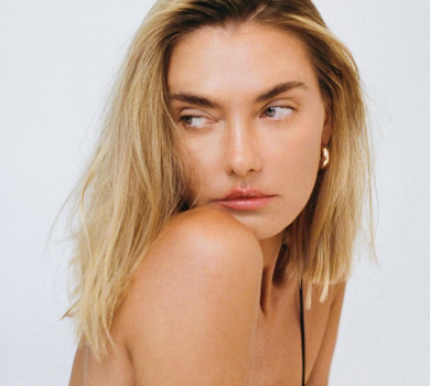 Не для людей зі слабкими нервами: Байкова з нитками в обличчі показала, як підтримує красу