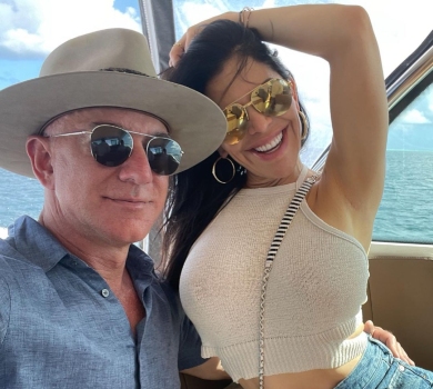 53-річна подруга засновника Amazon спокусливо повигиналася в мереживному міні. ВІДЕО