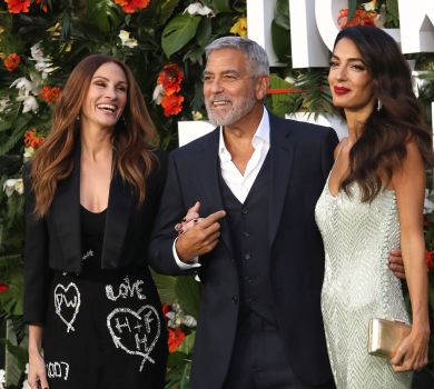 Джулія Робертс у сукні з ініціалами дітей та розкішна Амаль Клуні прикрасили кінопрем'єру в Лондоні