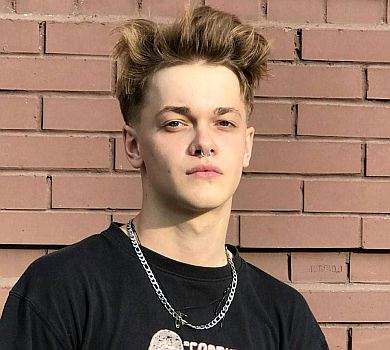 Танцівник Дорофєєвої вперше після виходу з коми дав про себе знати в мережі: Попереду шлях реабілітації