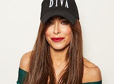 Голонога Лорак прорекламувала свій дизайн. ФОТО 