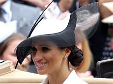 Маркл у монохромі від Givenchy дебютувала на королівських кінних перегонах. ФОТО 
