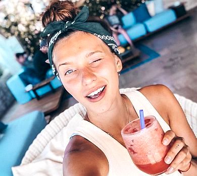 Веснянки на морді: Тодоренко показалася в весільному міні та в медовому місяці