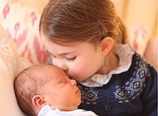 Палац оприлюднив перші мімімі-ФОТО принца Луї