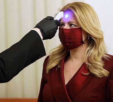 Тотал-лук проти коронавірусу: президентка Словаччини демонструє, що маска - це елегантно
