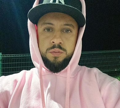 Monatik уперше від початку війни повернувся до Києва та зворушив зустріччю з холодильником