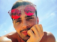 Козловський на пляжі еротично вивернувся, матюкнувся і побризкався