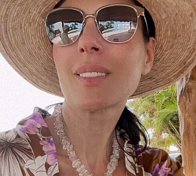 Єфросиніна в чорному купальнику покрасувалася на мексиканському пляжі