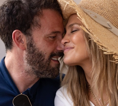 Джей Ло засвітила парні тату з Аффлеком і його руку на своїй дупці