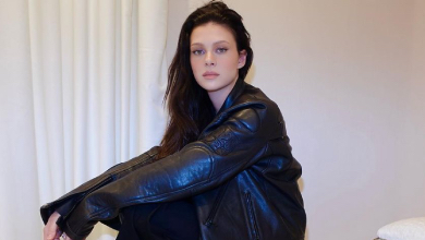 Невістка Бекхемів у ботфортах зухвало попозувала у рок-н-рольному образі. ФОТО