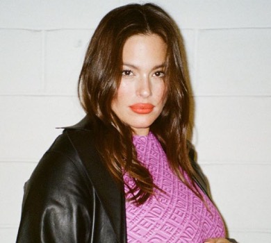 Дуже вагітна Ешлі Грем в топіку і лосинах показала свій воркаут. ВІДЕО