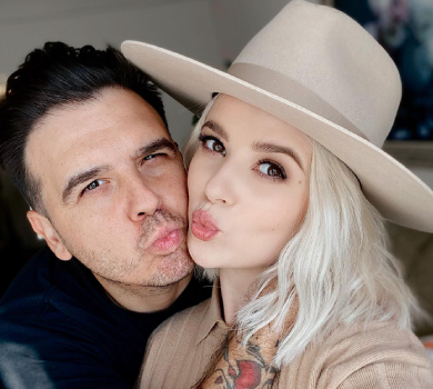 Міка Ньютон привітала чоловіка-американця з ювілеєм та показала рідкісні ФОТО з ним