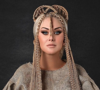 Мішковина та колосся: Бужинська з плетіннями на голові попозувала у незвичному образі