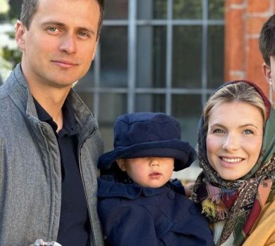 Юрушева на Великдень вперше показала Скічка з однорічною дочкою. ВІДЕО