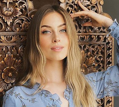 Онука Ротару посвітила животом на київських вулицях. ФОТО 