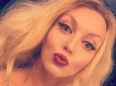 Полякова провела екскурсію по своїй фазенді та показала худобу й яйця