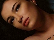 Приходько стала бороданем та поцілувалася з жінкою. ВІДЕО