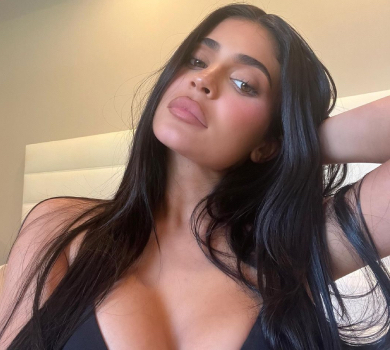 Кайлі Дженнер вигуляла крихітну латексну сукню на побачення з бойфрендом. ФОТО