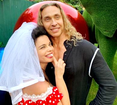 Корольова у вельоні та під Винника повторила весілля зі своїм сладусиком