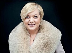 Голова НБУ Гонтарева вигуляла білі уггі у Давосі. ФОТО 