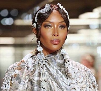 50-річна Кемпбелл оголосила, що стала матір'ю. ФОТО