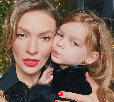 Поліна Неня заявила про викрадення дочки та оголосила її в розшук 